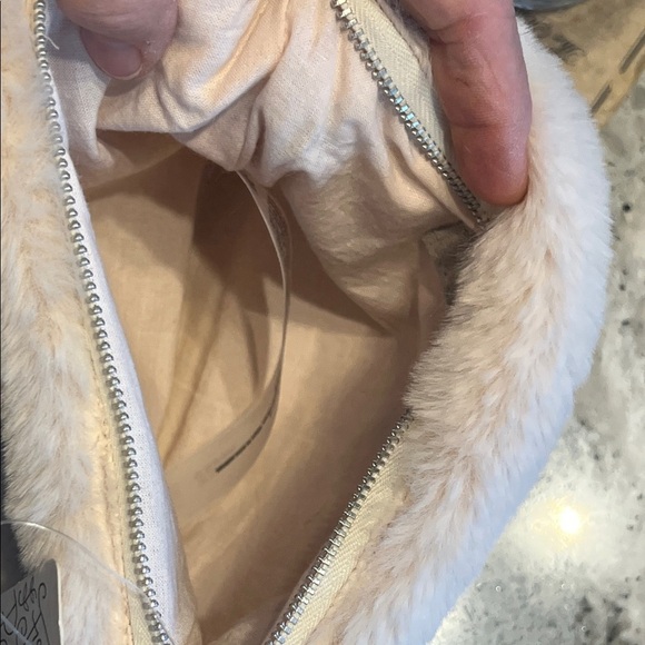 NWT Free People Faux Fur Clutch in White - Picture 4 of 7